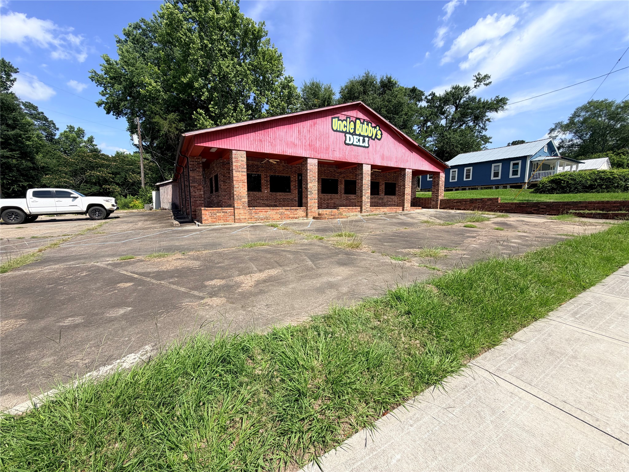 400 S Main Street Property Photo 1