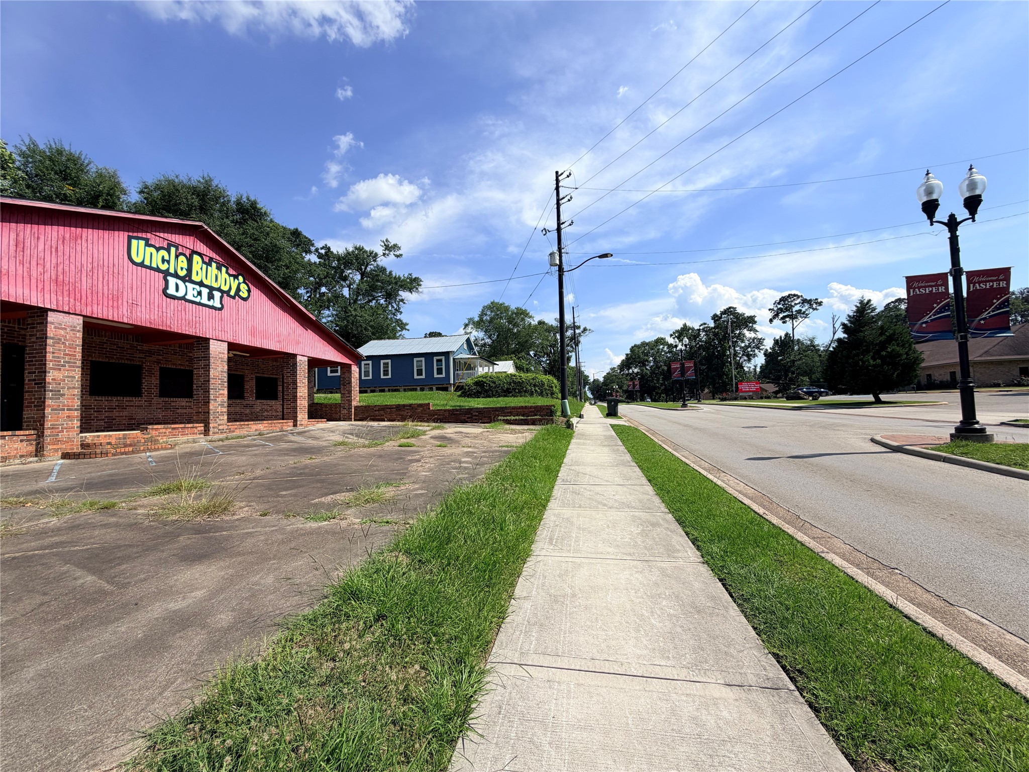 400 S Main Street Property Photo 3
