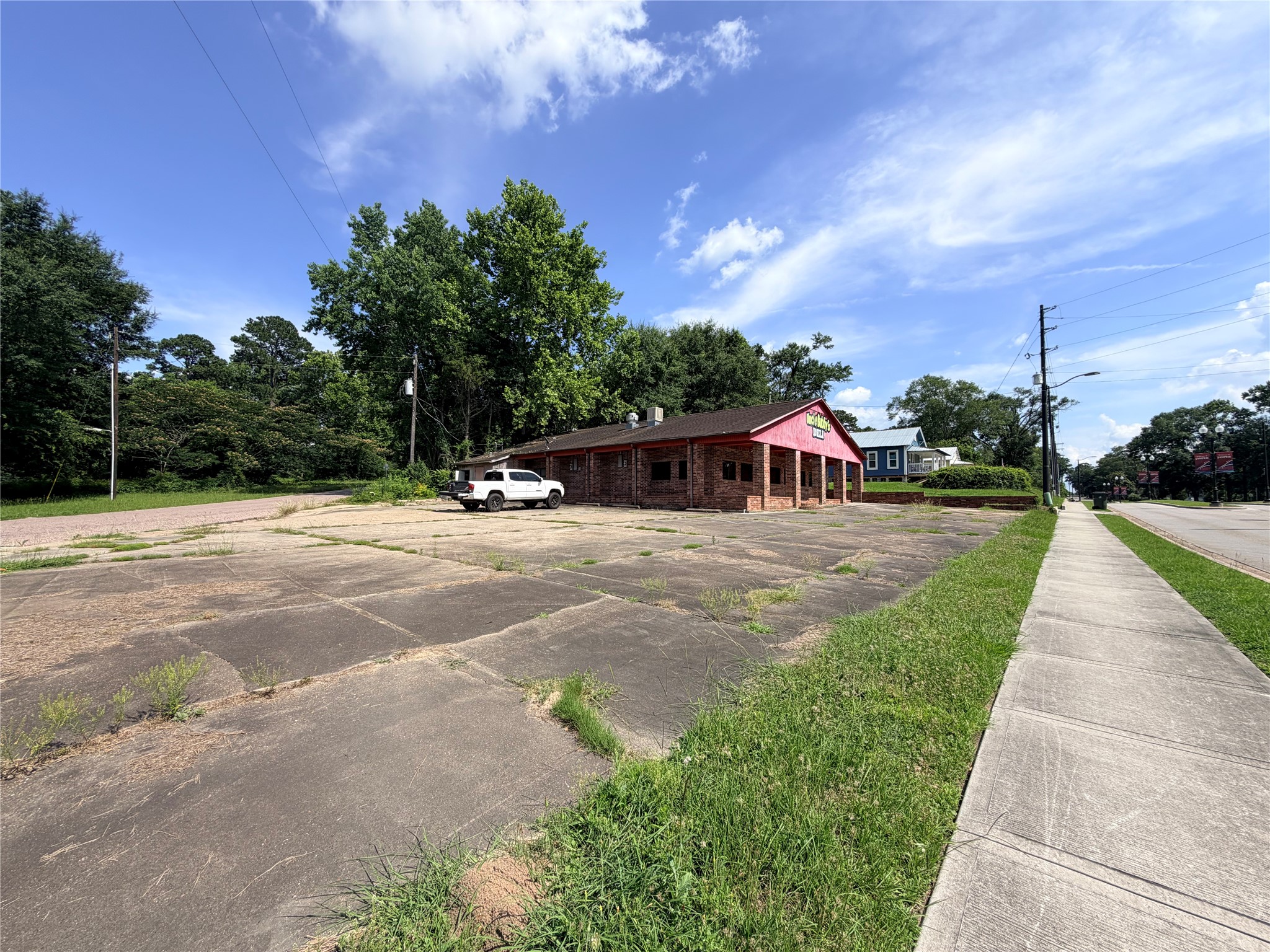 400 S Main Street Property Photo 6