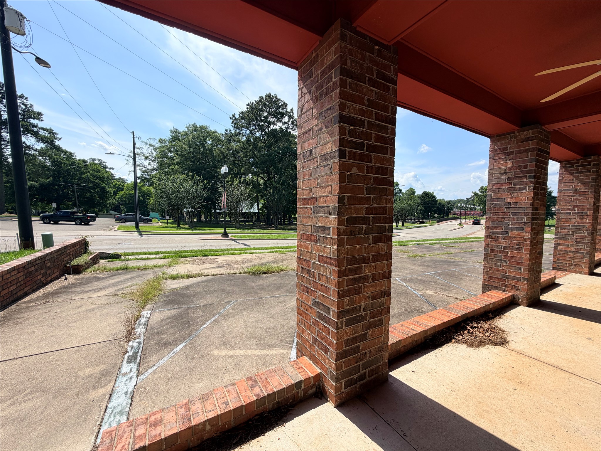 400 S Main Street Property Photo 8