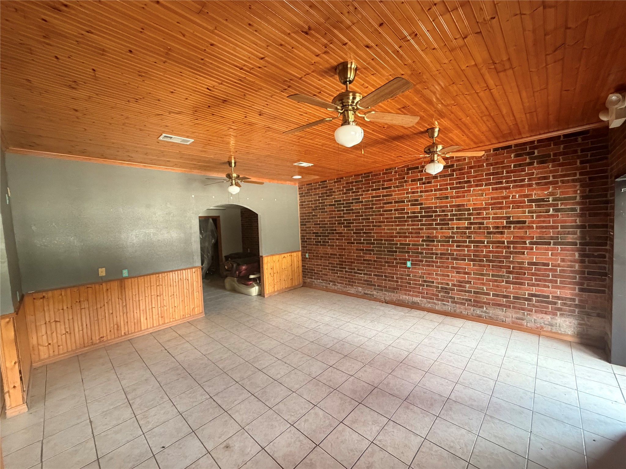 400 S Main Street Property Photo 15