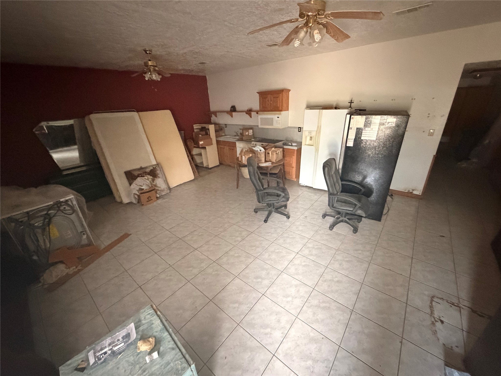400 S Main Street Property Photo 22