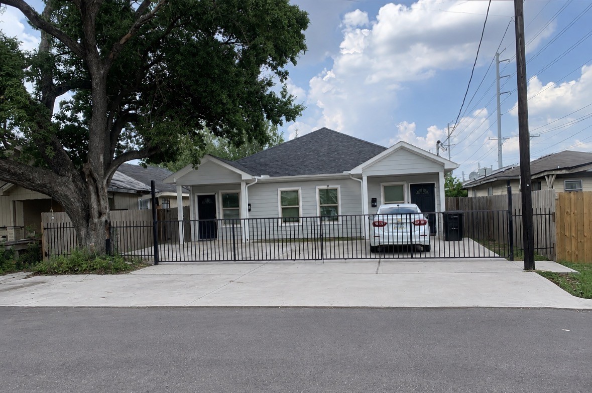 339 Owens Street B Property Photo 1