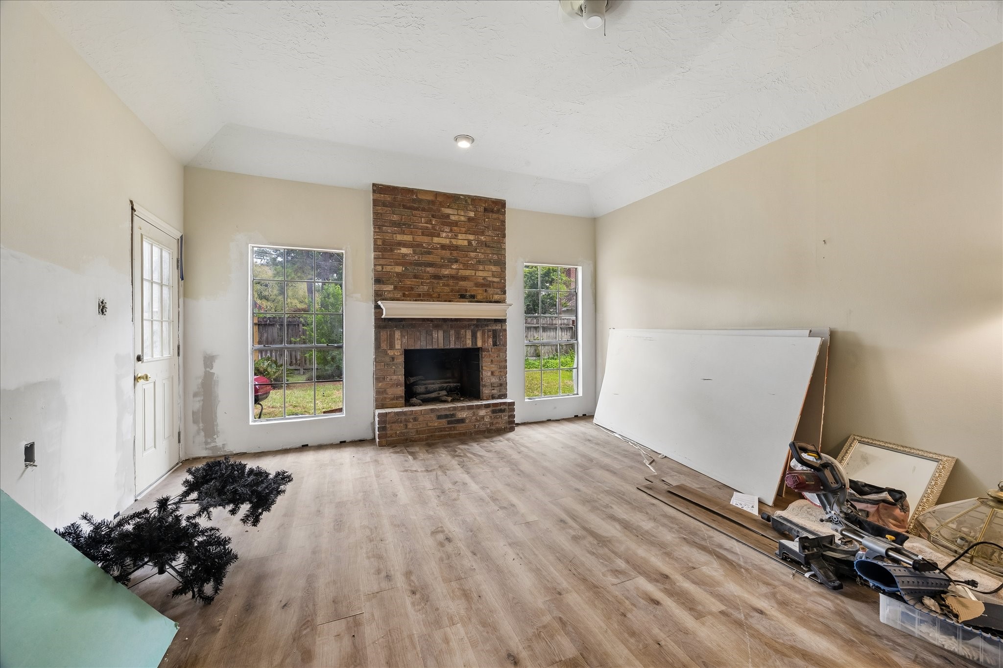 16222 Winchmore Hill Drive Property Photo 4