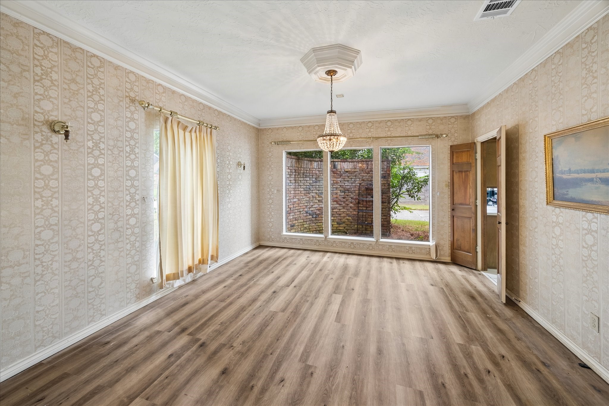 16222 Winchmore Hill Drive Property Photo 10