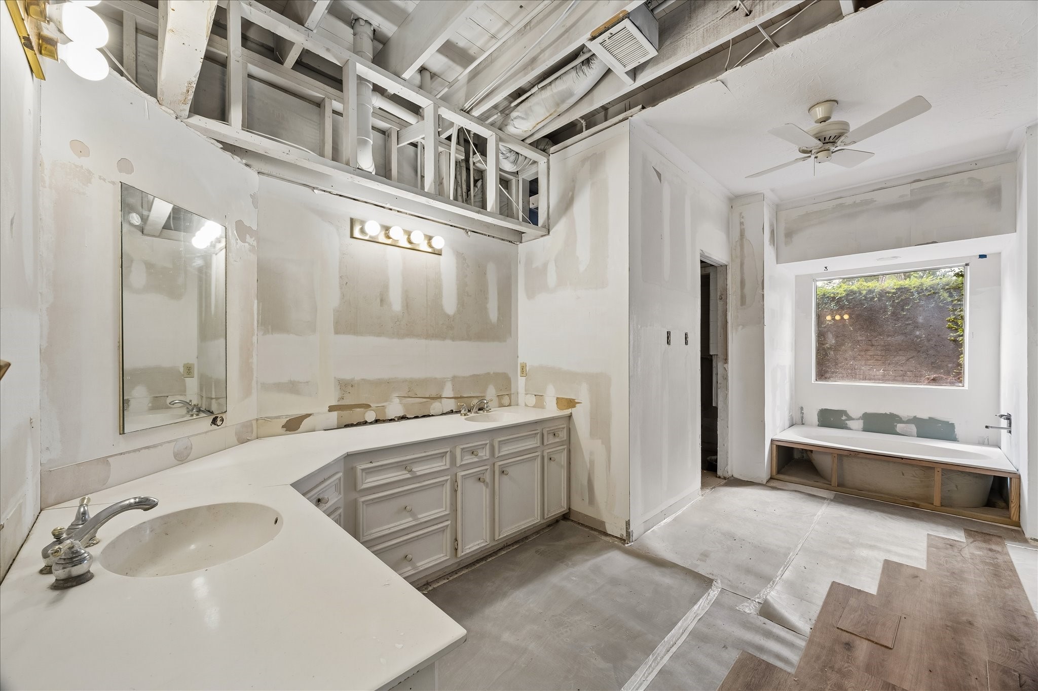 16222 Winchmore Hill Drive Property Photo 22