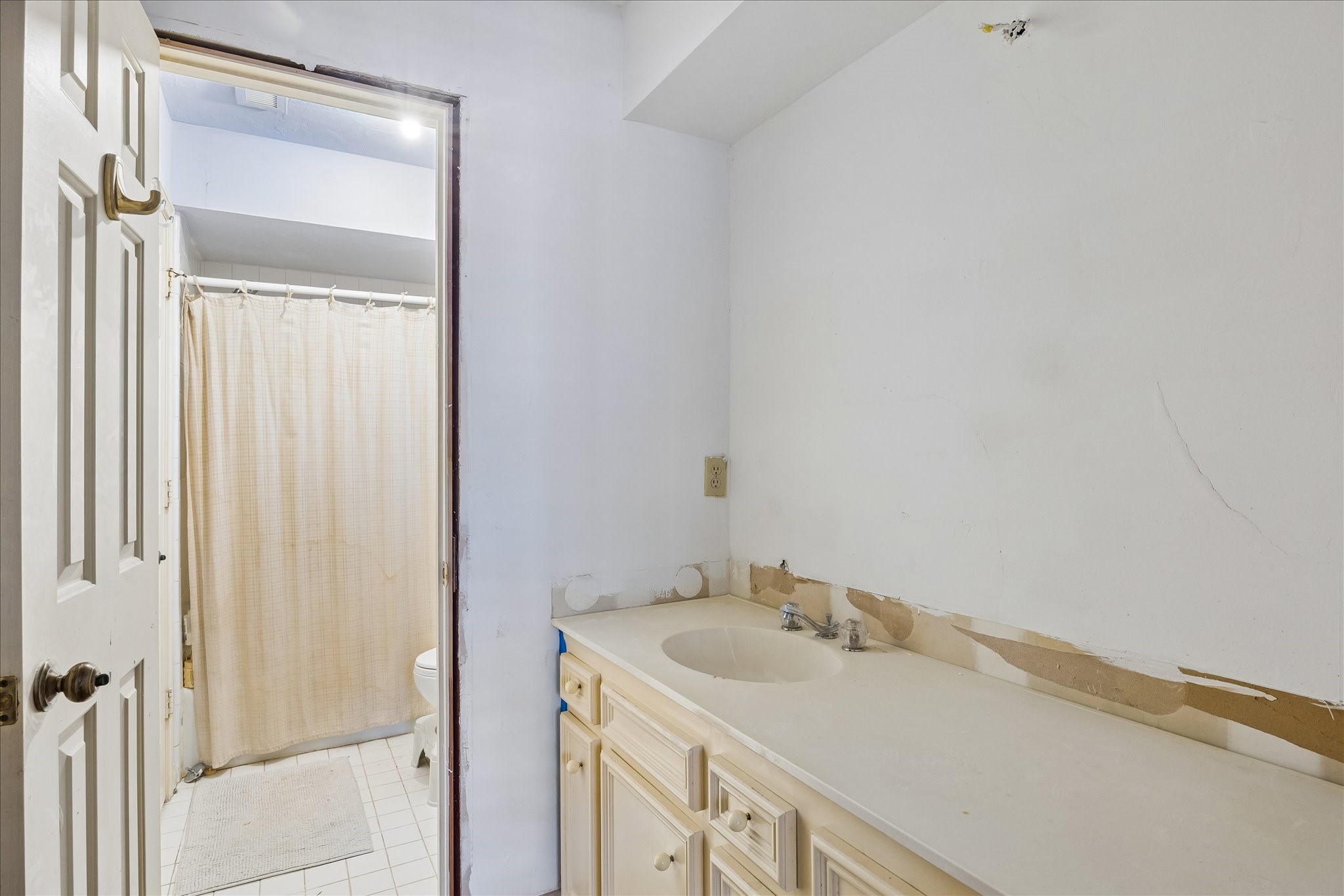 16222 Winchmore Hill Drive Property Photo 27