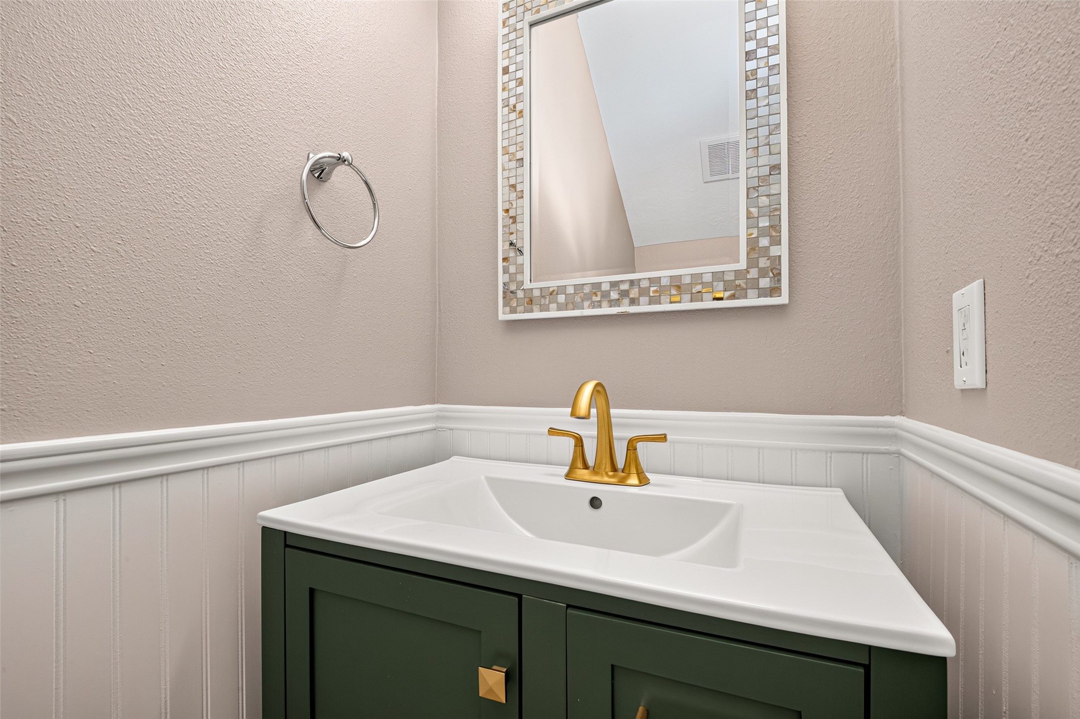 5335 Fairdale Lane Property Photo 15