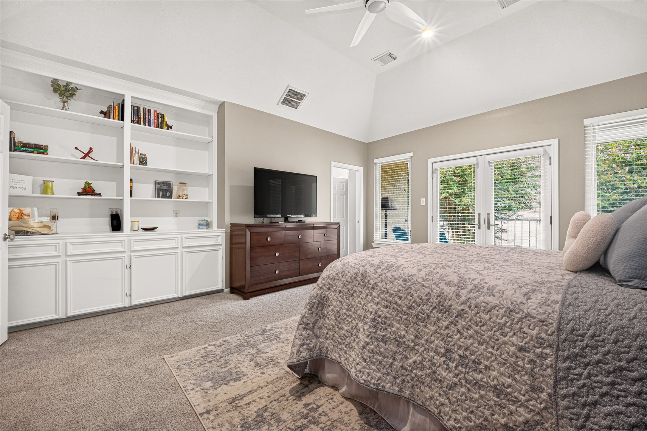 5335 Fairdale Lane Property Photo 19