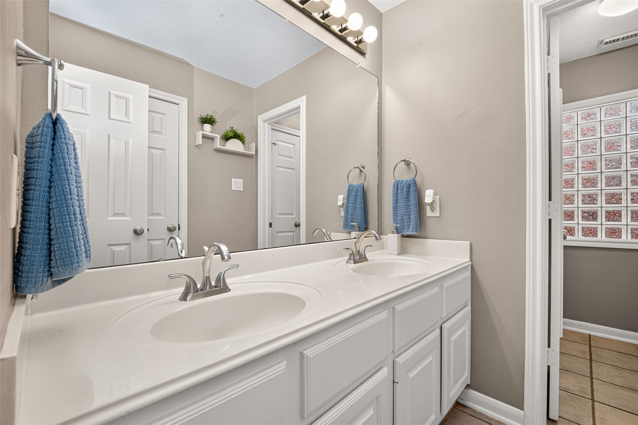 5335 Fairdale Lane Property Photo 34