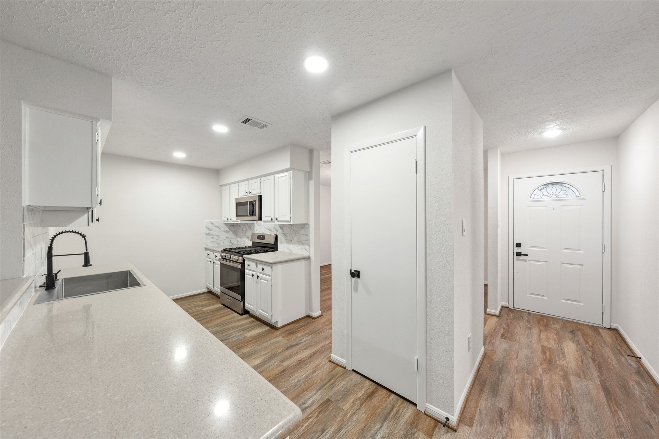 9014 Kirkmont Drive Property Photo 11
