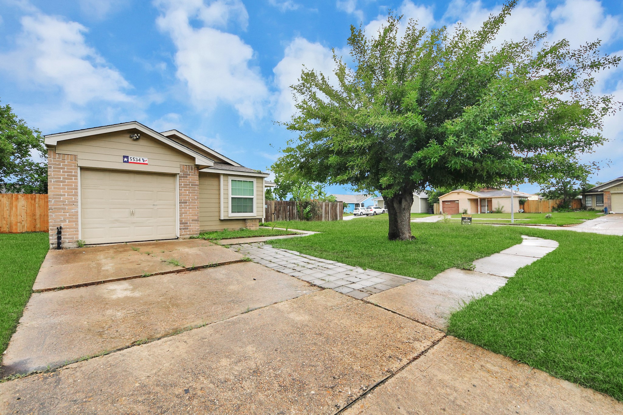 5534 Ambern Drive Property Photo 2