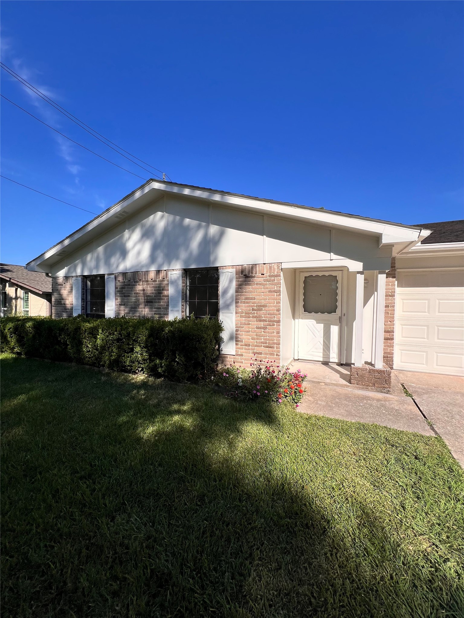 3211 Meadowview Drive Property Photo 1