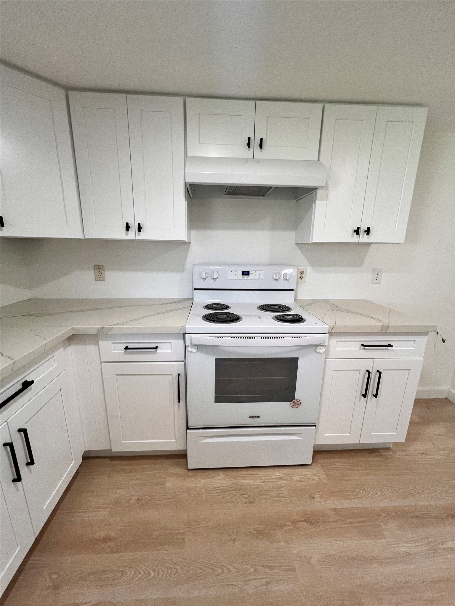 3211 Meadowview Drive Property Photo 4