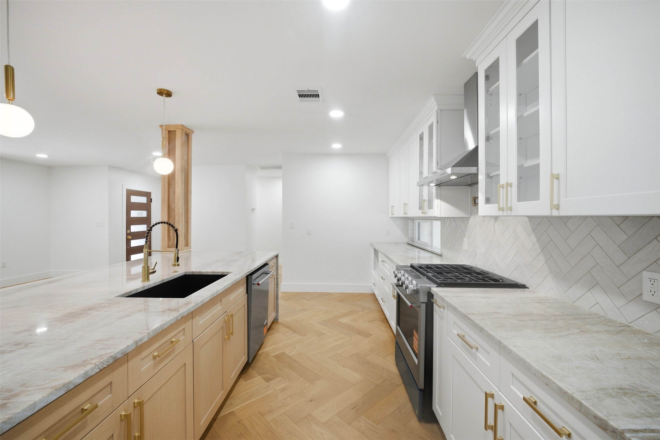 1903 Sedgie Drive Property Photo 4