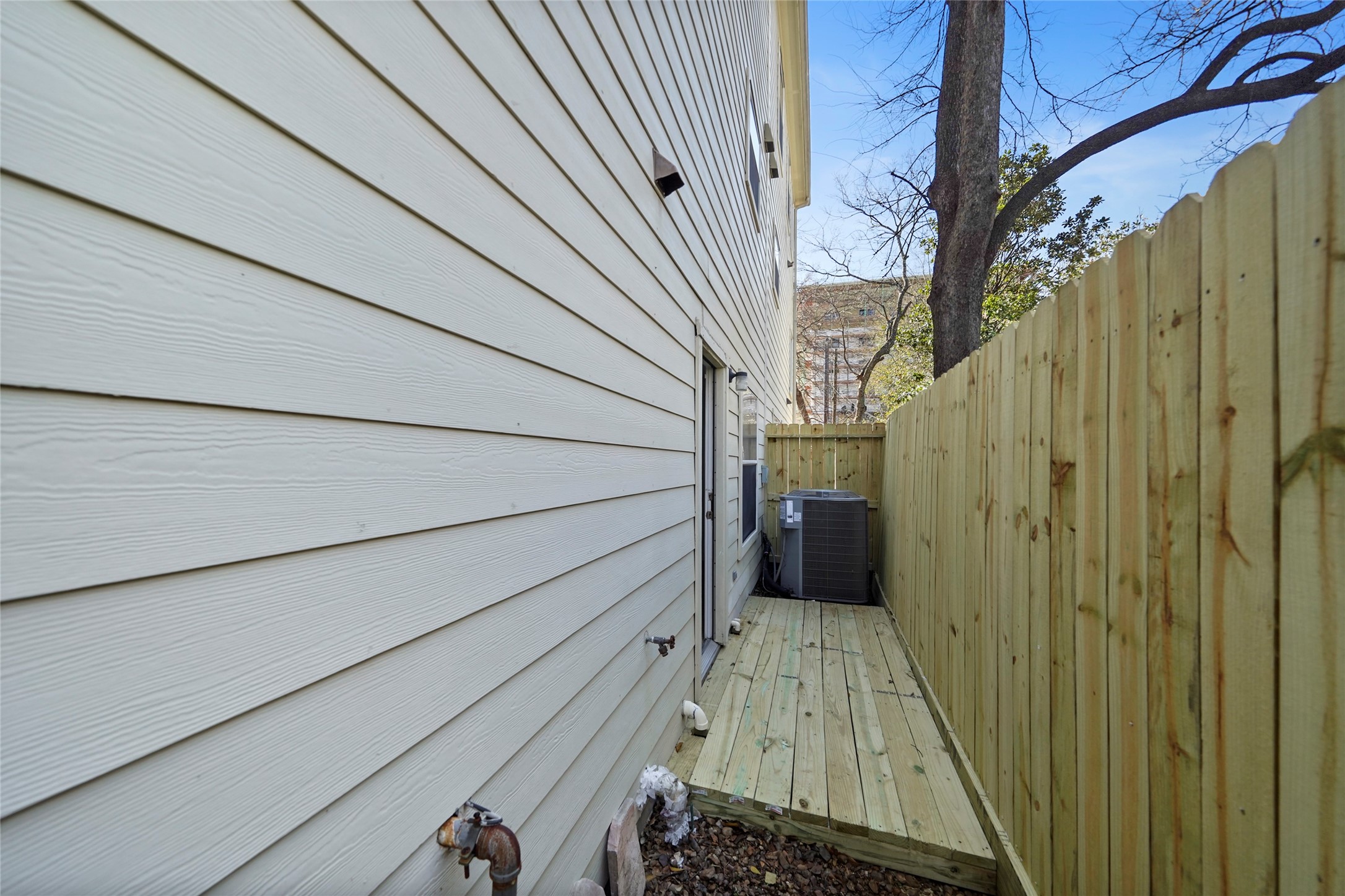 911 W 21st Street B Property Photo 14