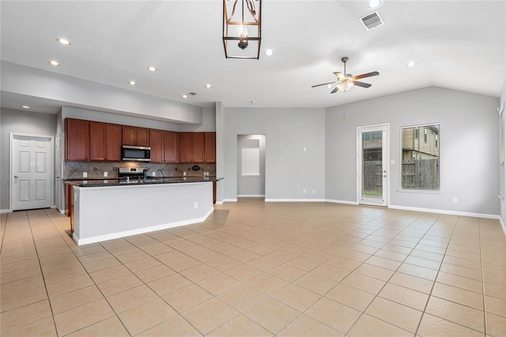 4315 Foster Gardens Lane Property Photo 9