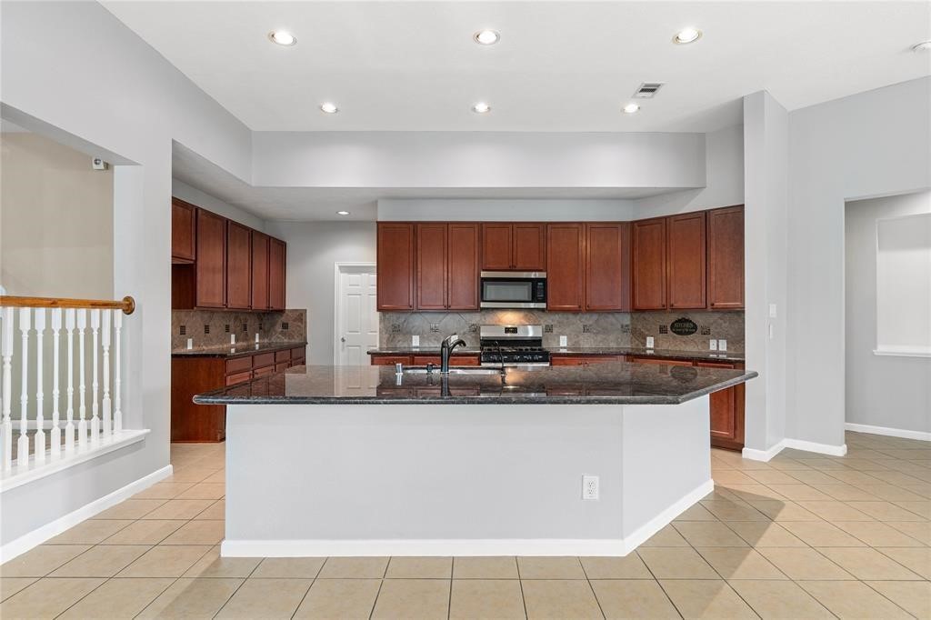 4315 Foster Gardens Lane Property Photo 11