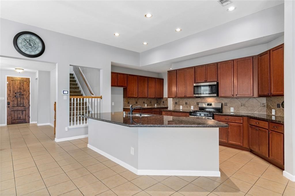 4315 Foster Gardens Lane Property Photo 12