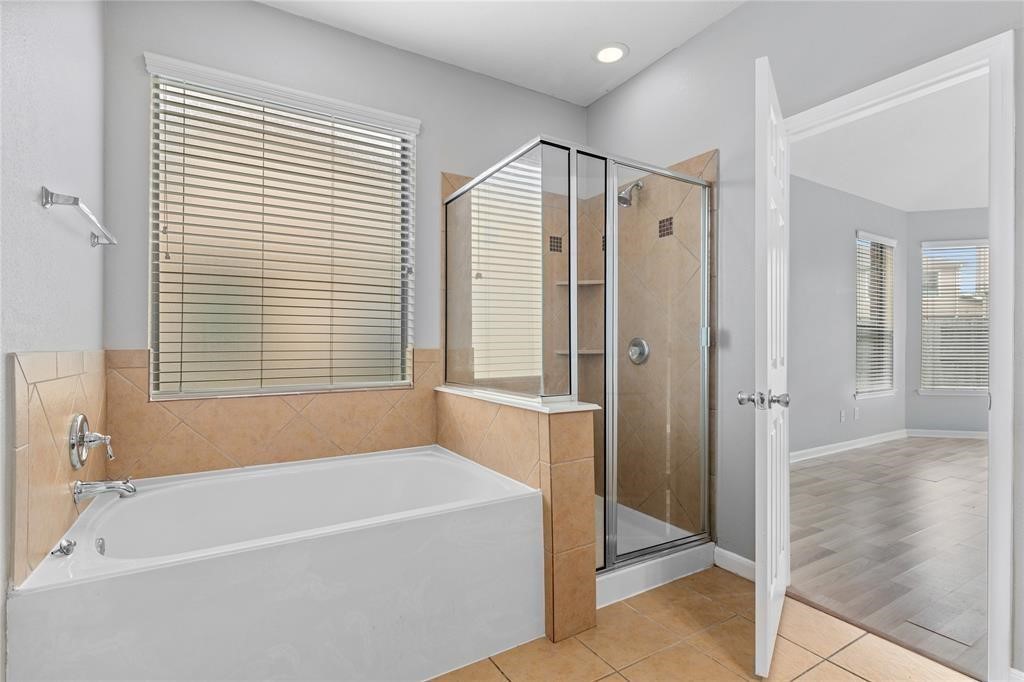 4315 Foster Gardens Lane Property Photo 15