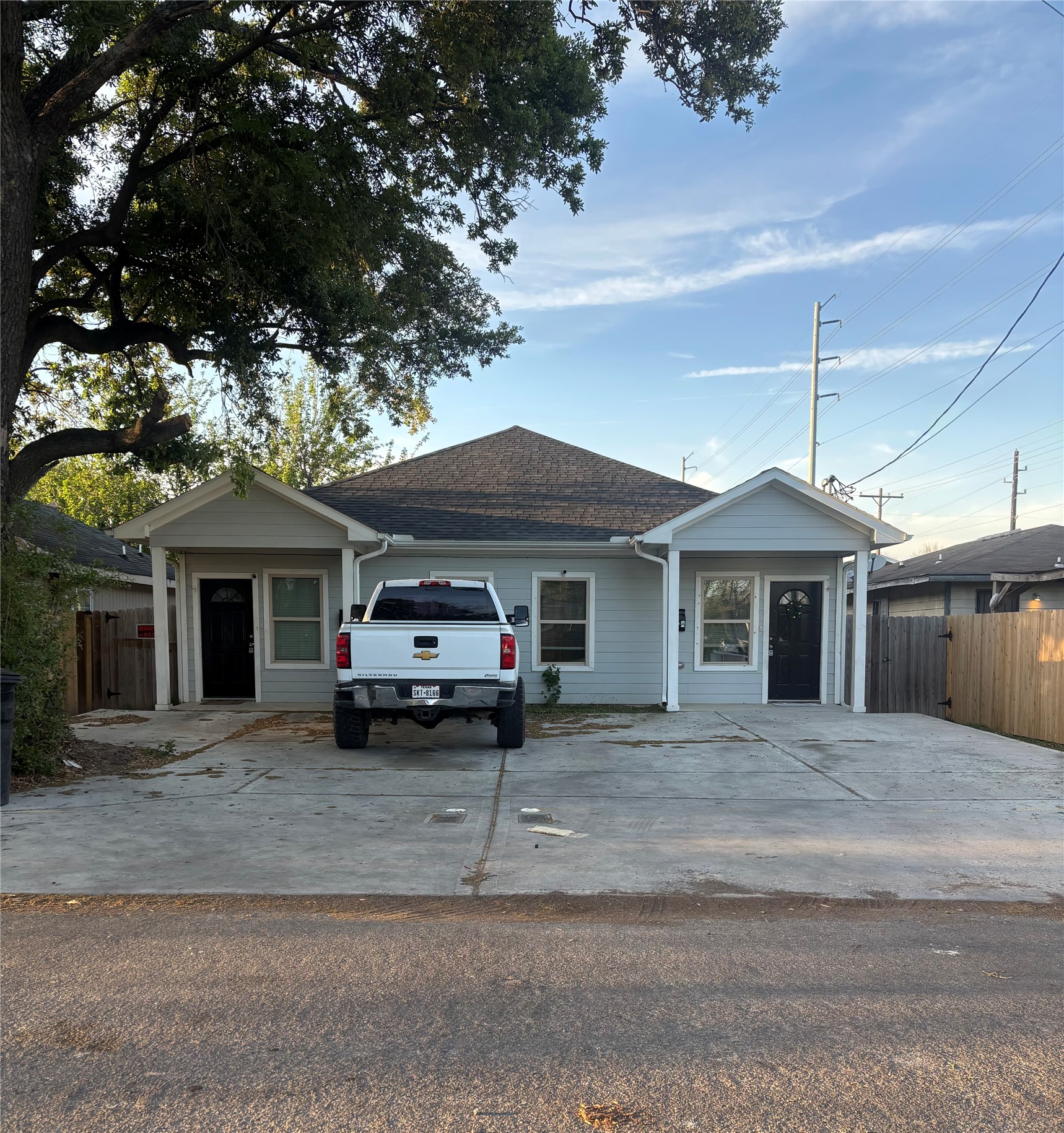 339 Owens Street B Property Photo 1