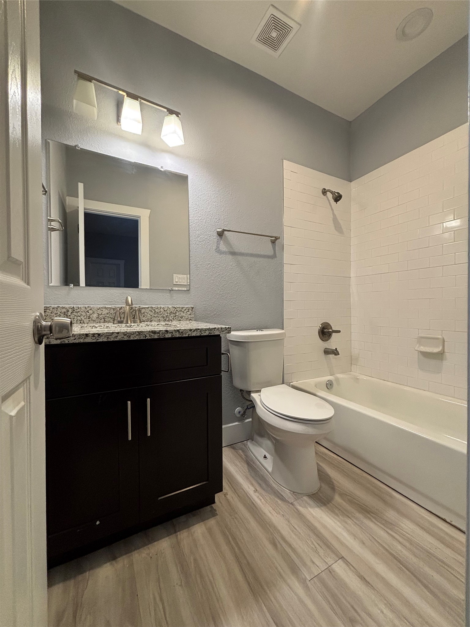 339 Owens Street B Property Photo 9