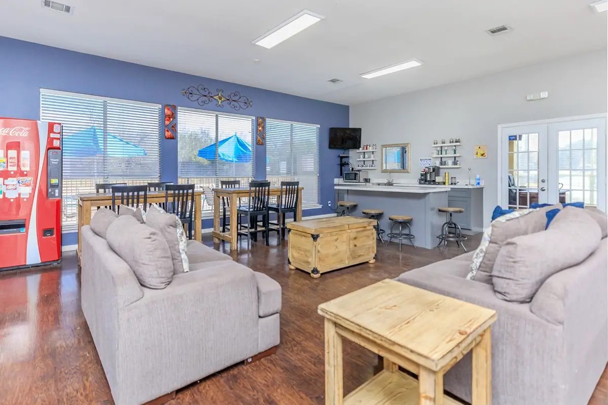 409 Riverhill Loop Property Photo 8