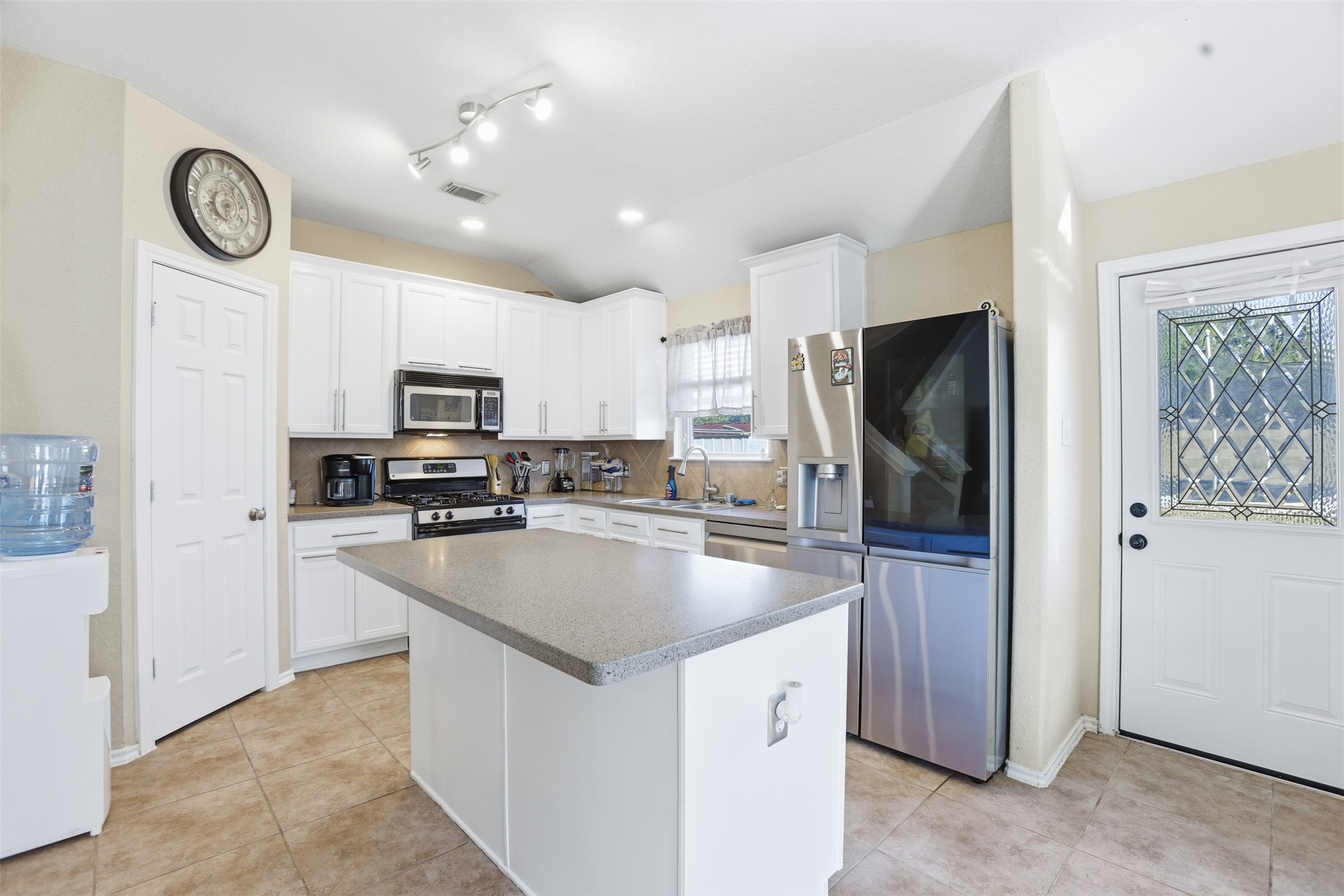 11402 Overland Trail Drive Property Photo 18