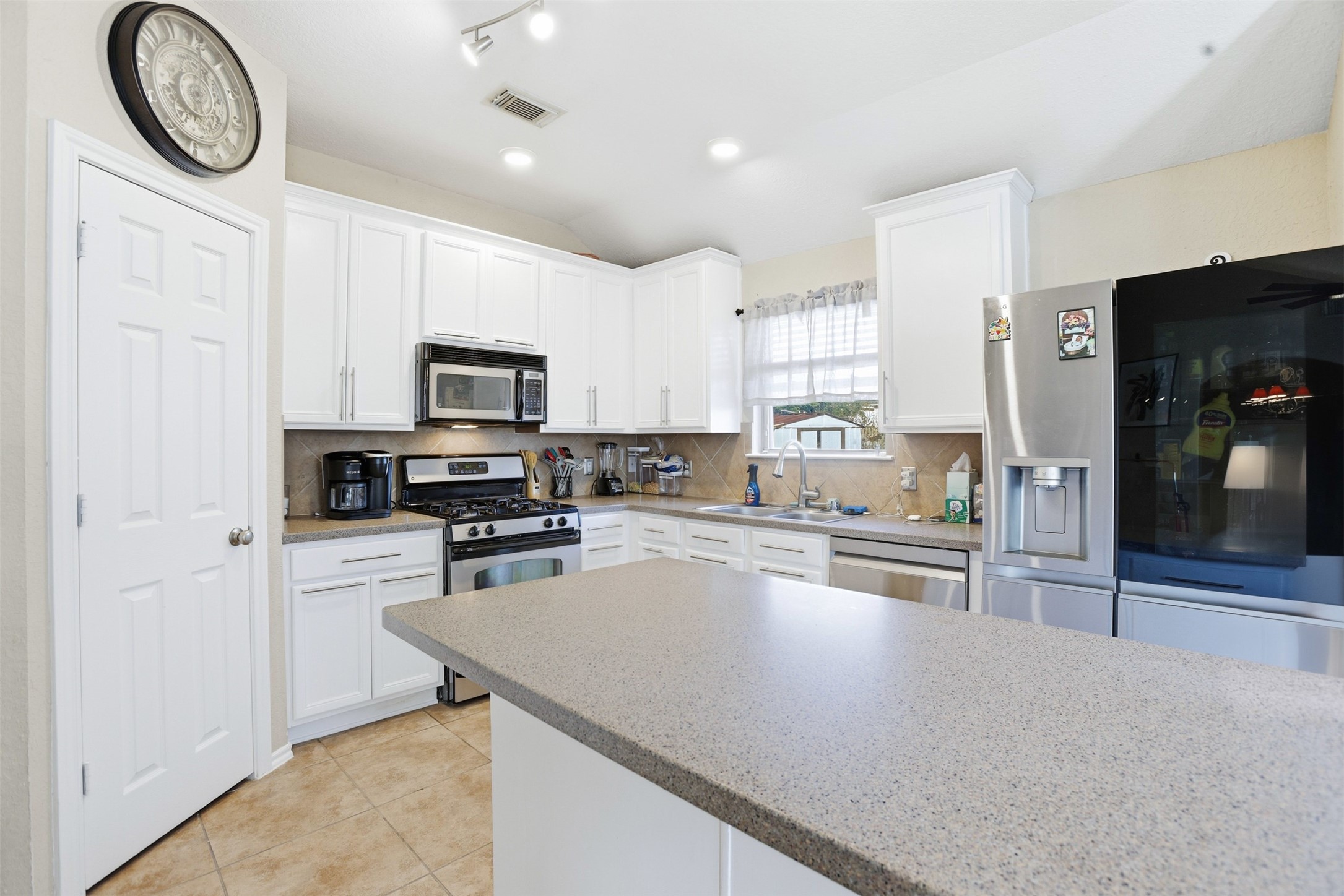 11402 Overland Trail Drive Property Photo 19