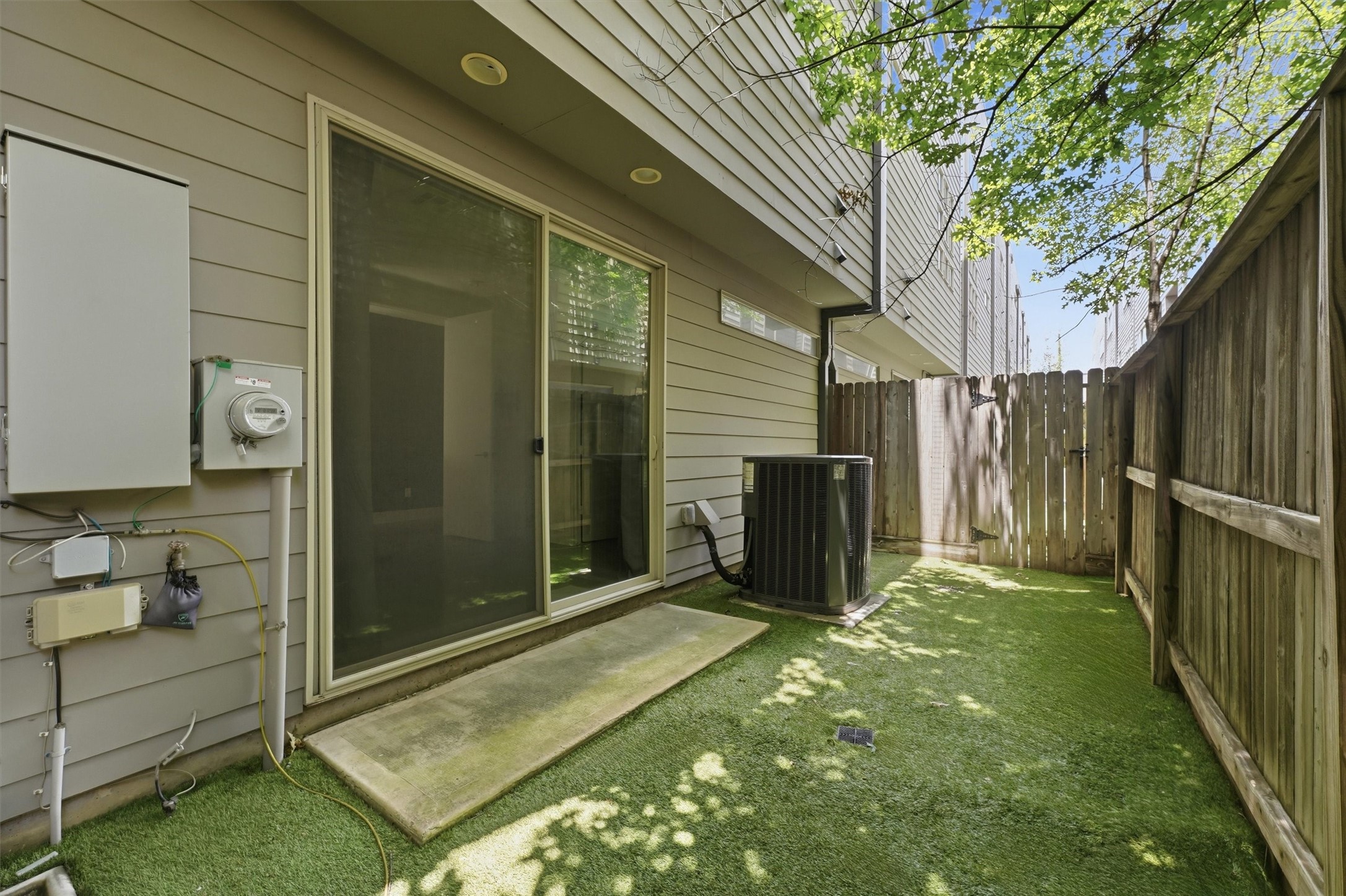 2338 Commerce Street Property Photo 11