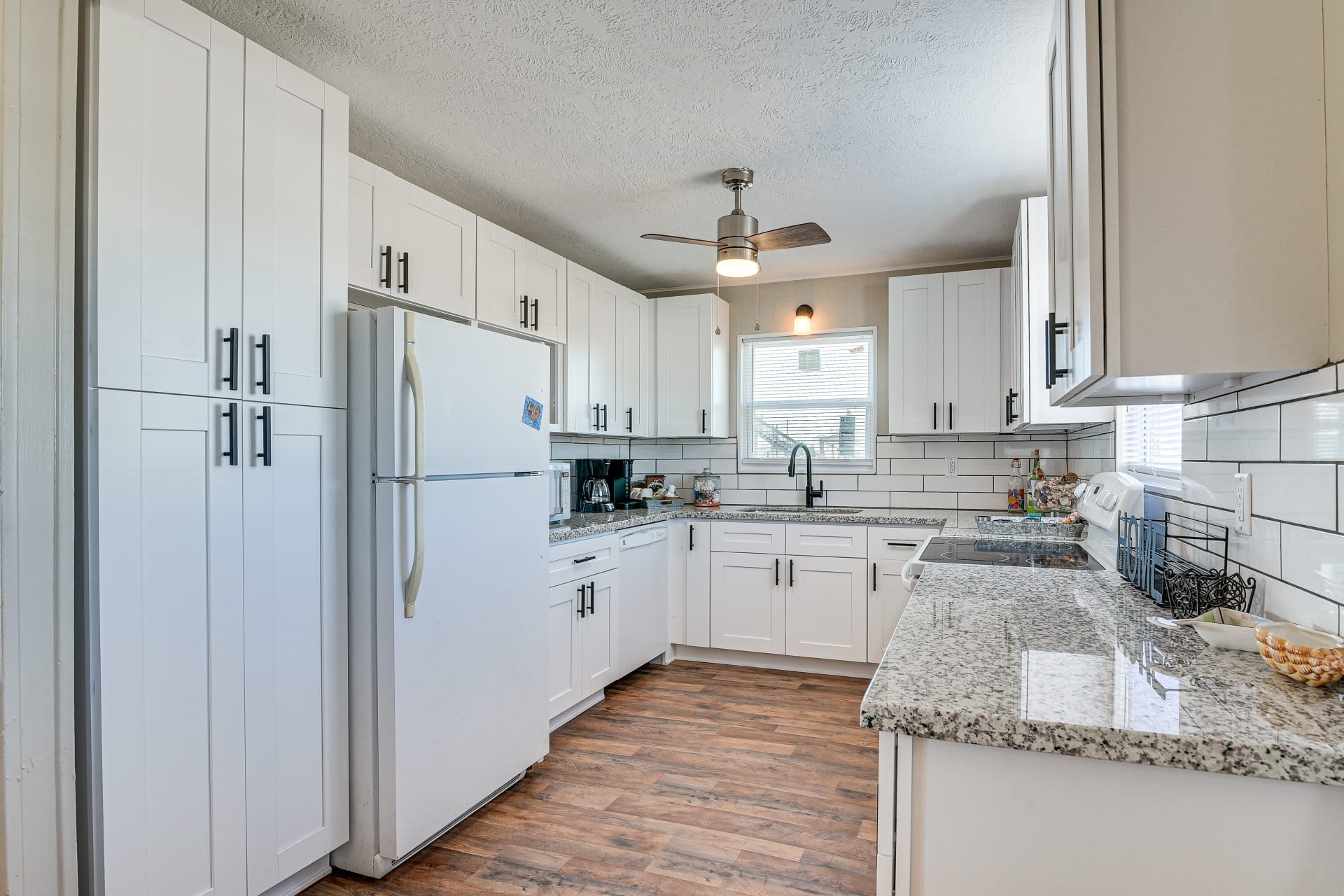 415 Seashell Drive Property Photo 4