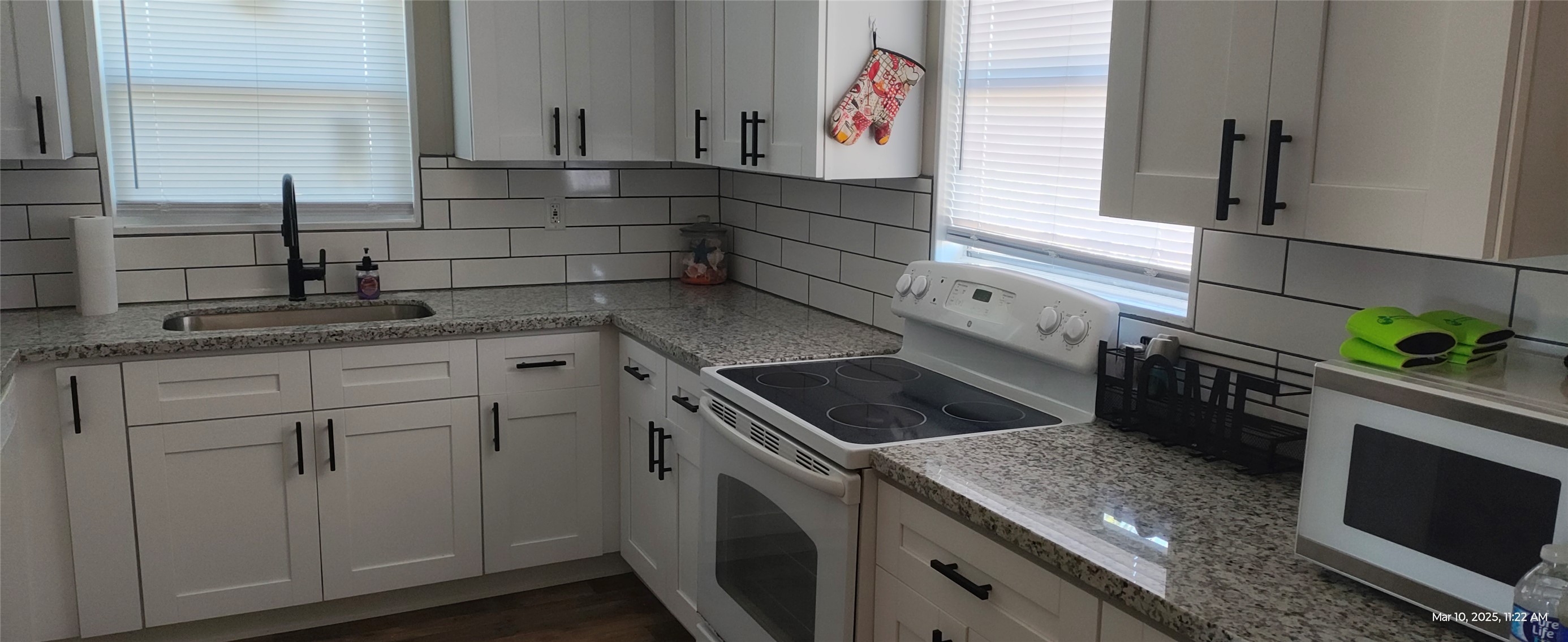 415 Seashell Drive Property Photo 6
