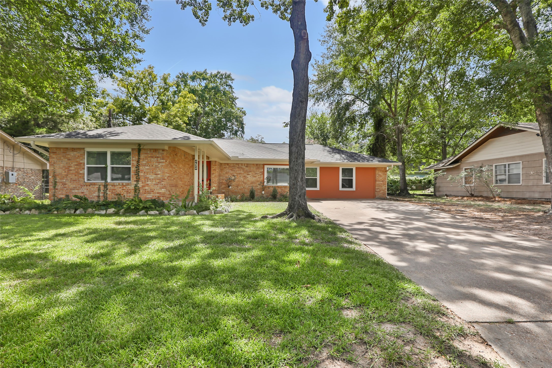 1711 N Thompson Street Property Photo 1