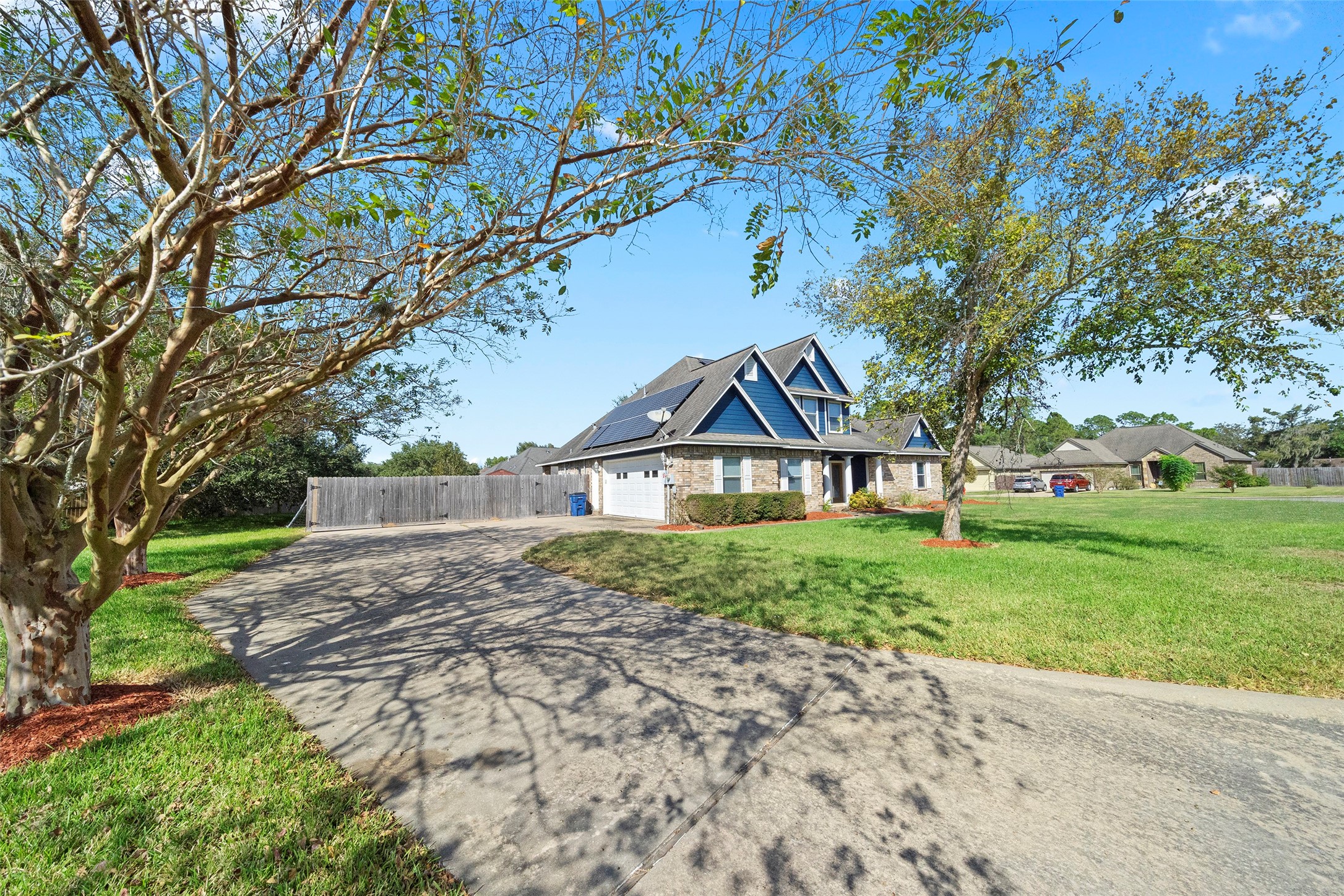 2422 Turberry Drive Property Photo 2