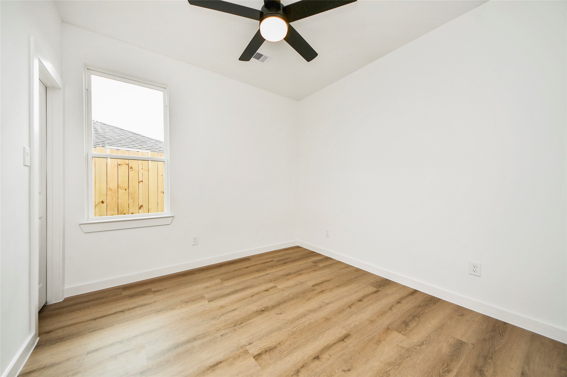 5201 Fairchild St Street B Property Photo 26