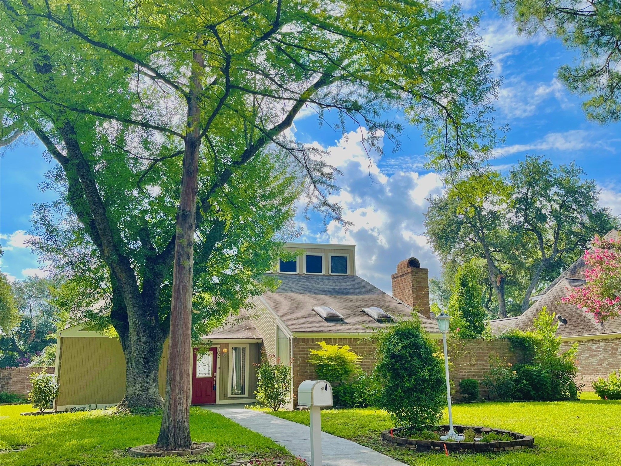 707 Center Hill Drive Property Photo