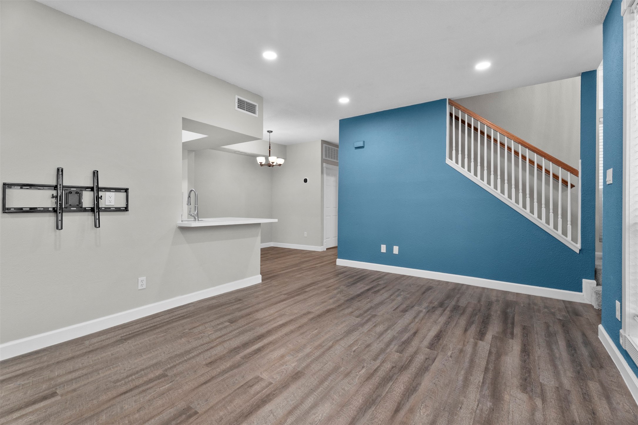 1881 Bering Drive 55 Property Photo 8