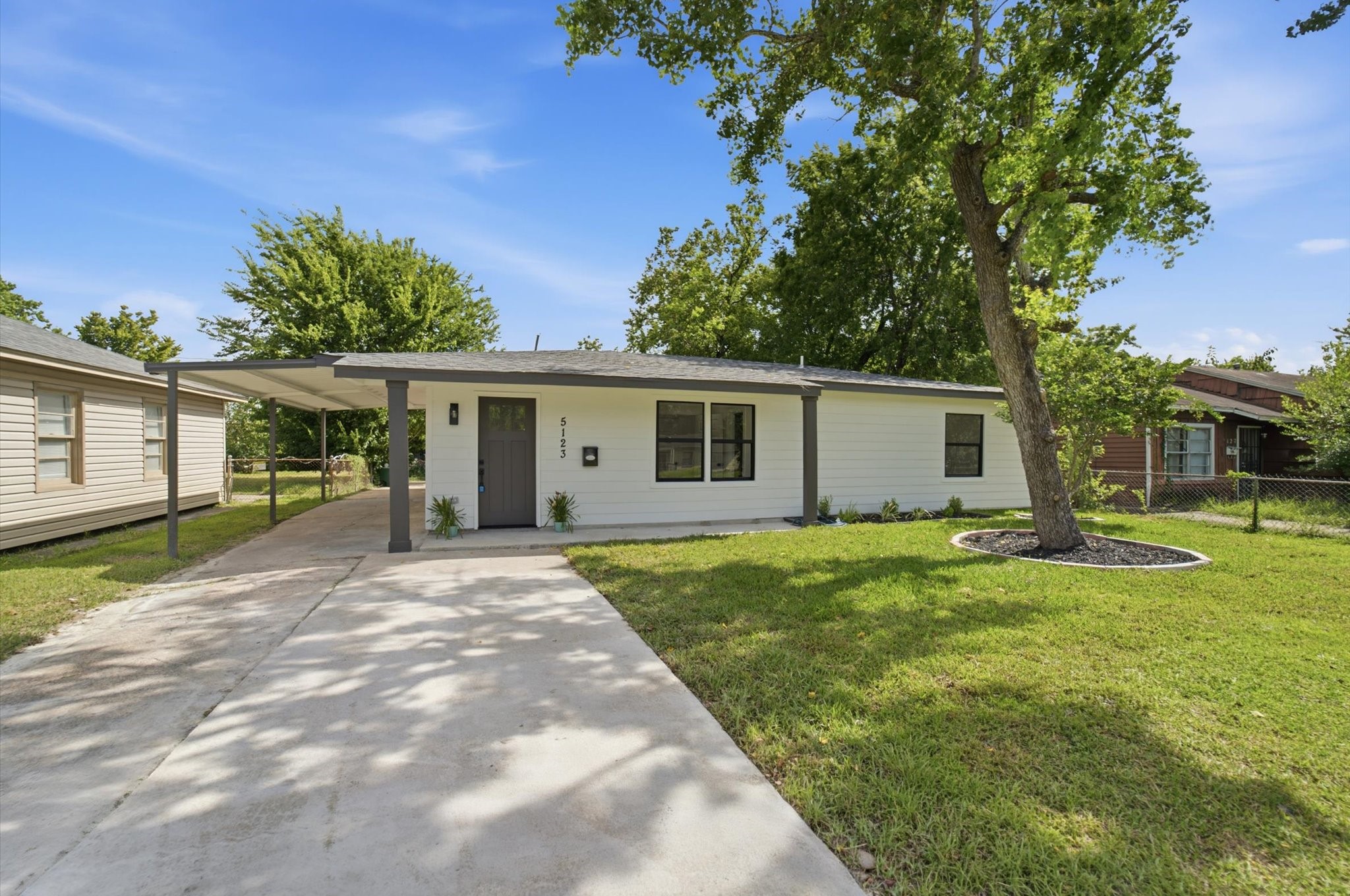 5123 Willow Glen Drive Property Photo 2