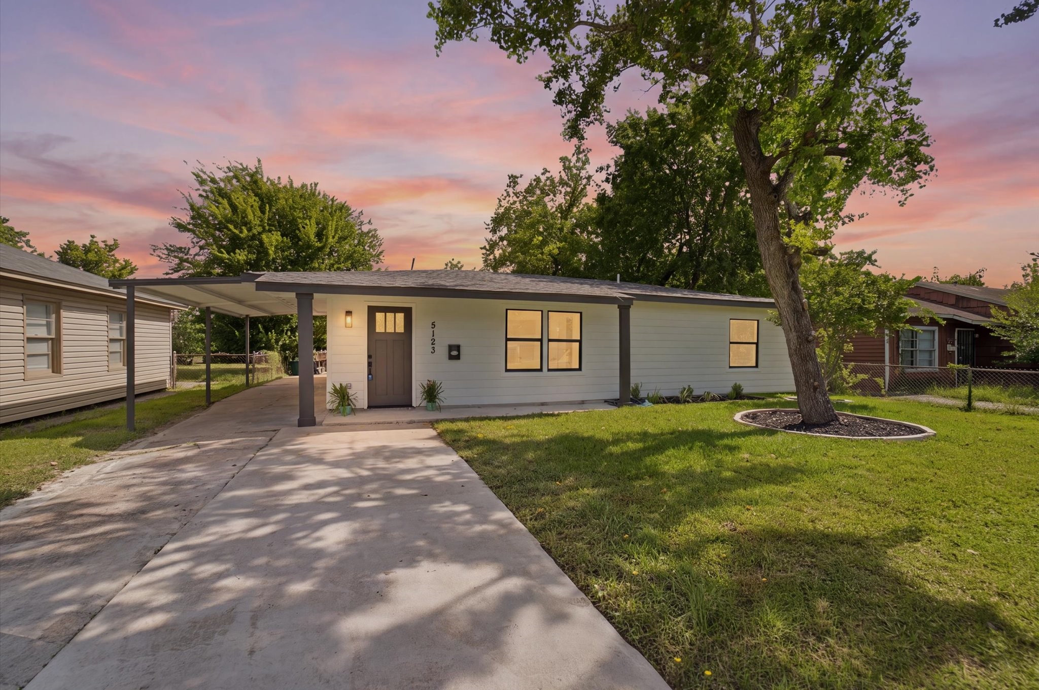 5123 Willow Glen Drive Property Photo 3