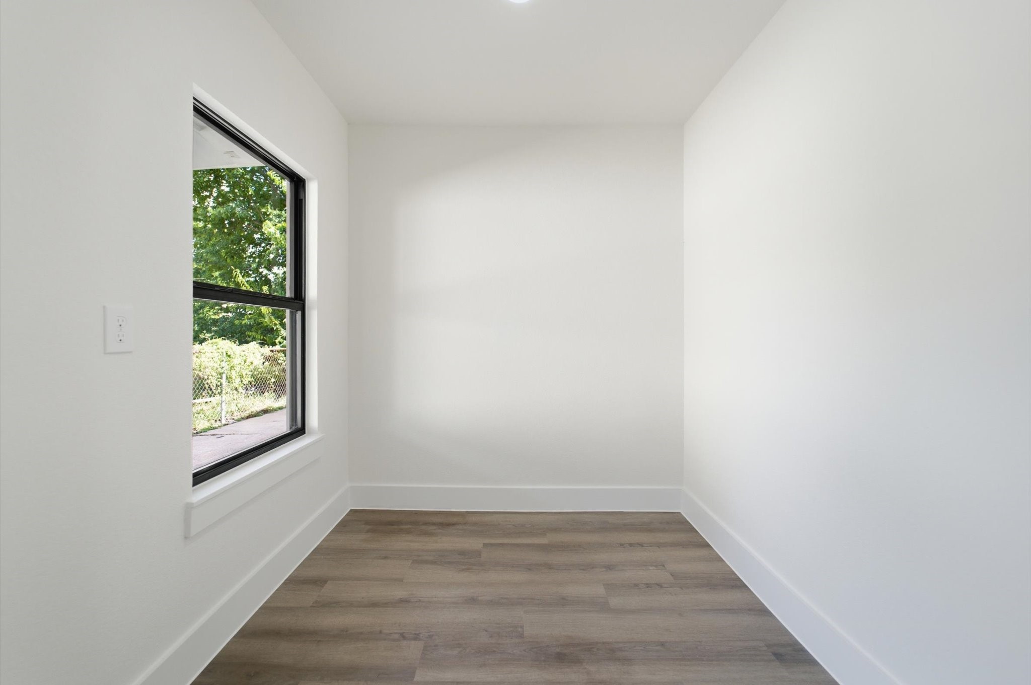 5123 Willow Glen Drive Property Photo 6