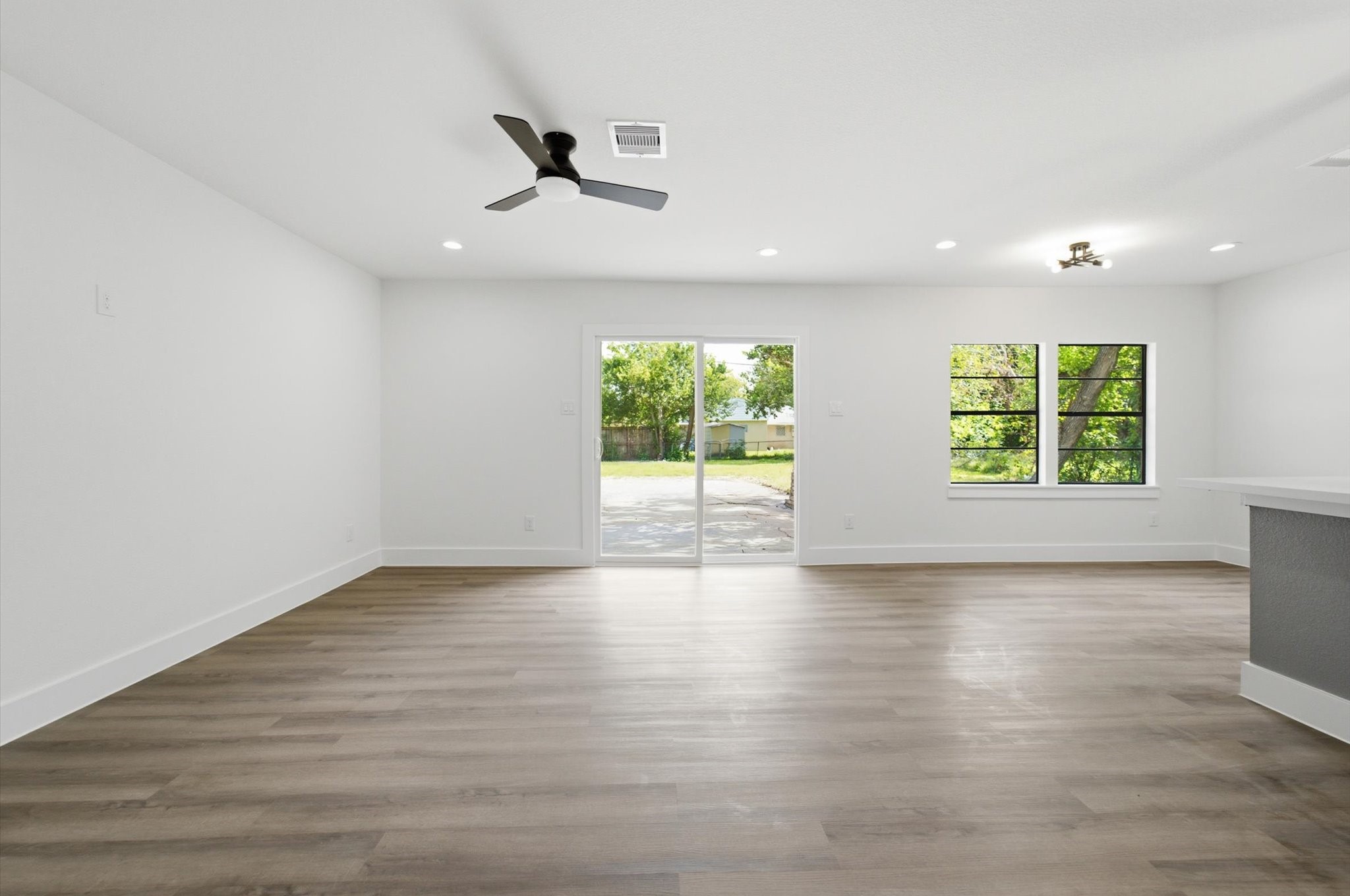 5123 Willow Glen Drive Property Photo 8