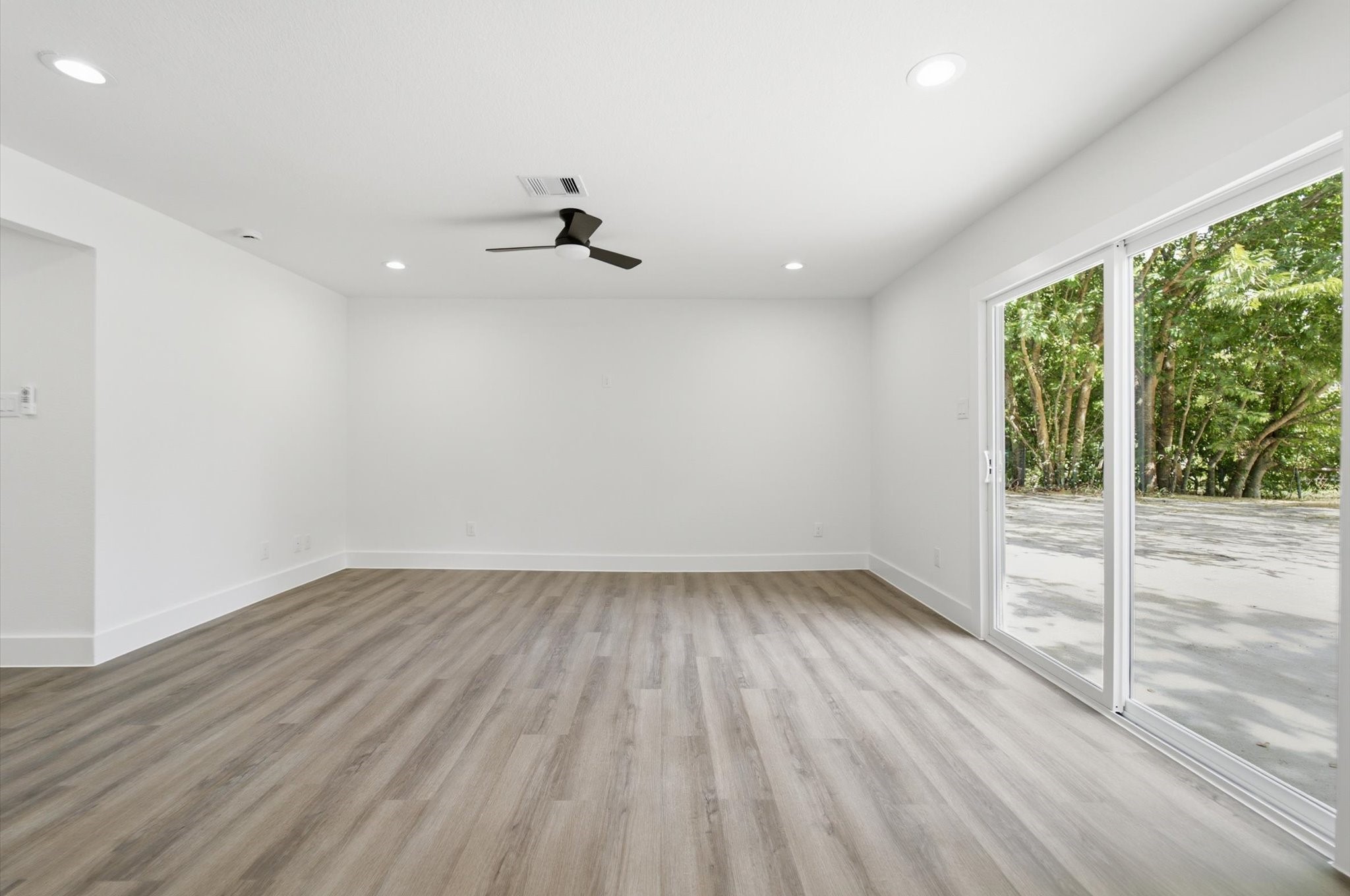 5123 Willow Glen Drive Property Photo 10