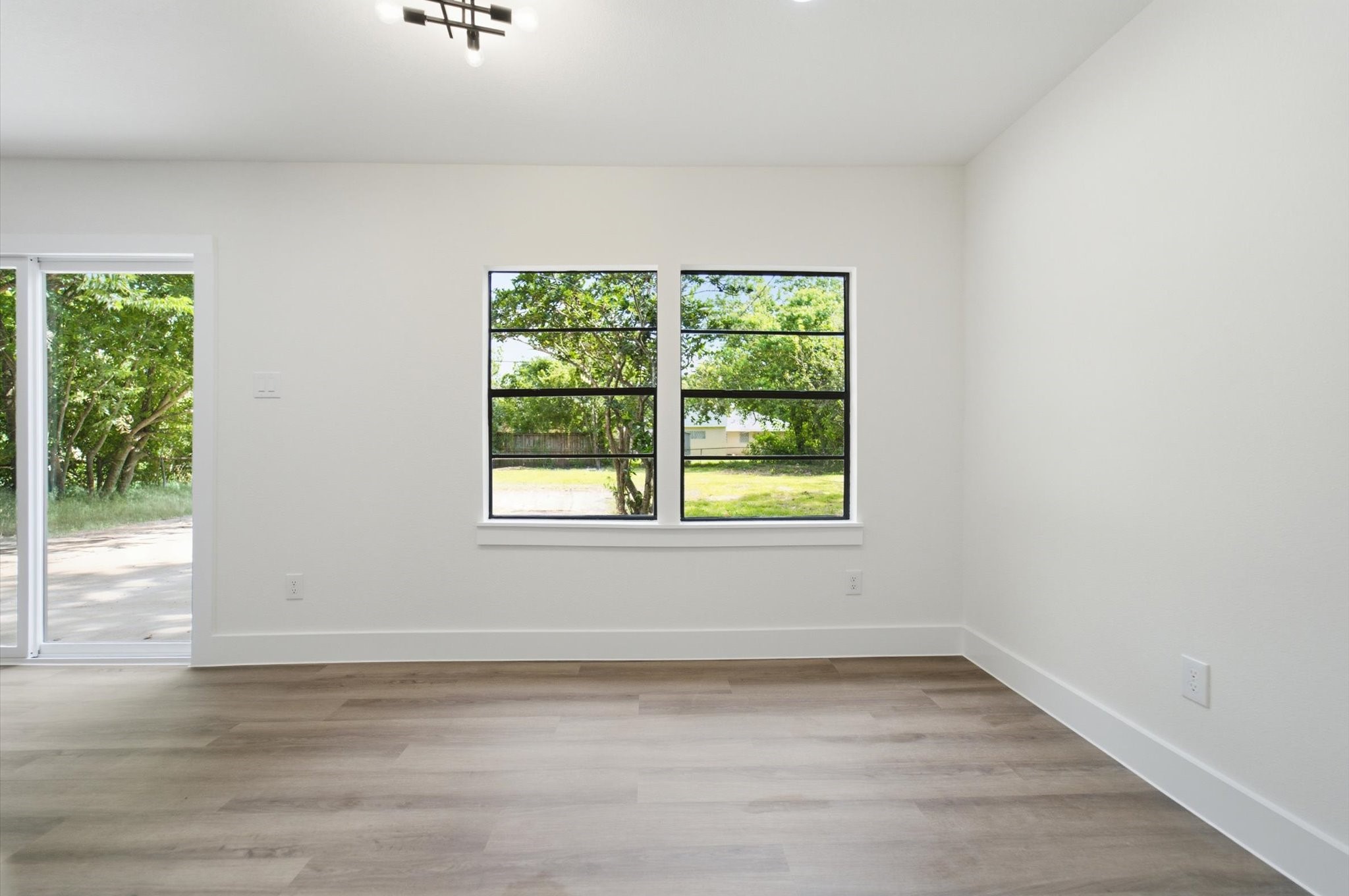 5123 Willow Glen Drive Property Photo 11
