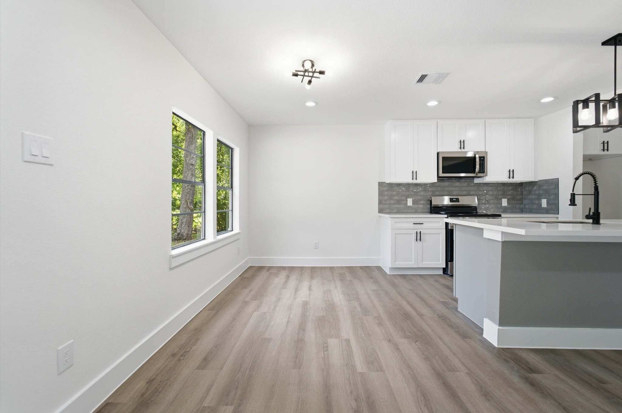 5123 Willow Glen Drive Property Photo 13