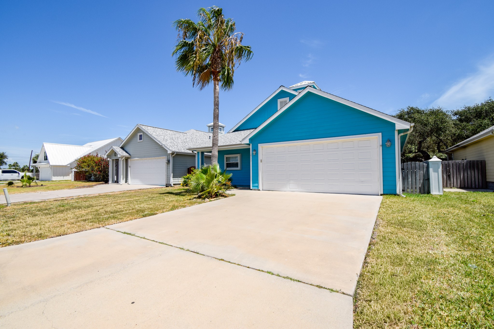 2711 Lakeview Drive Property Photo 3