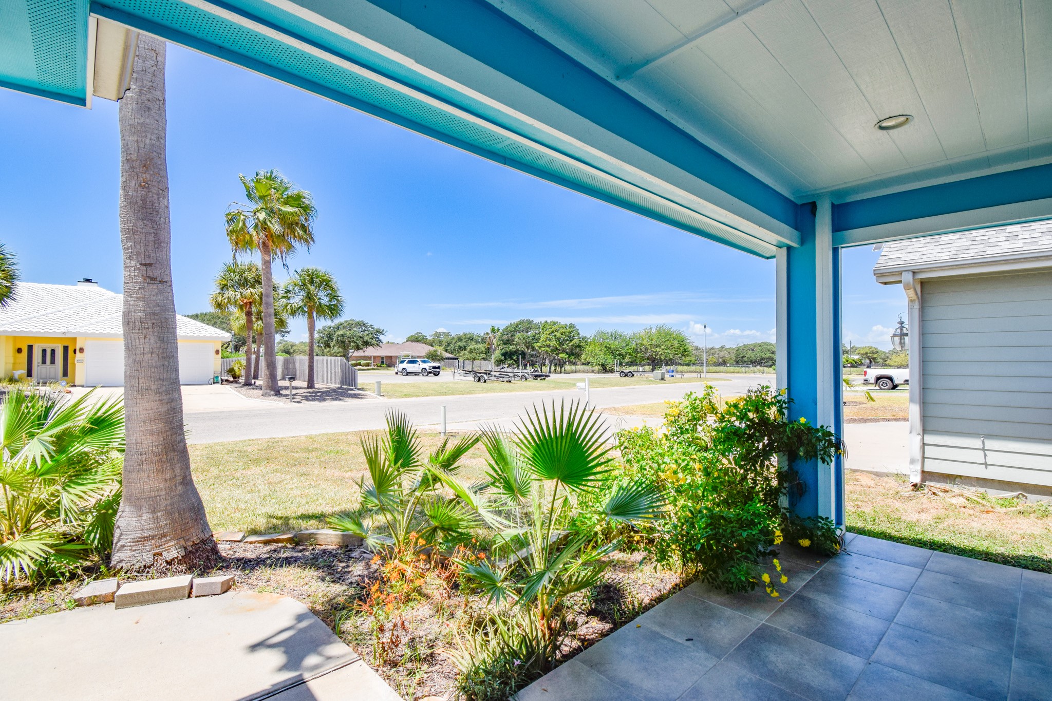 2711 Lakeview Drive Property Photo 4