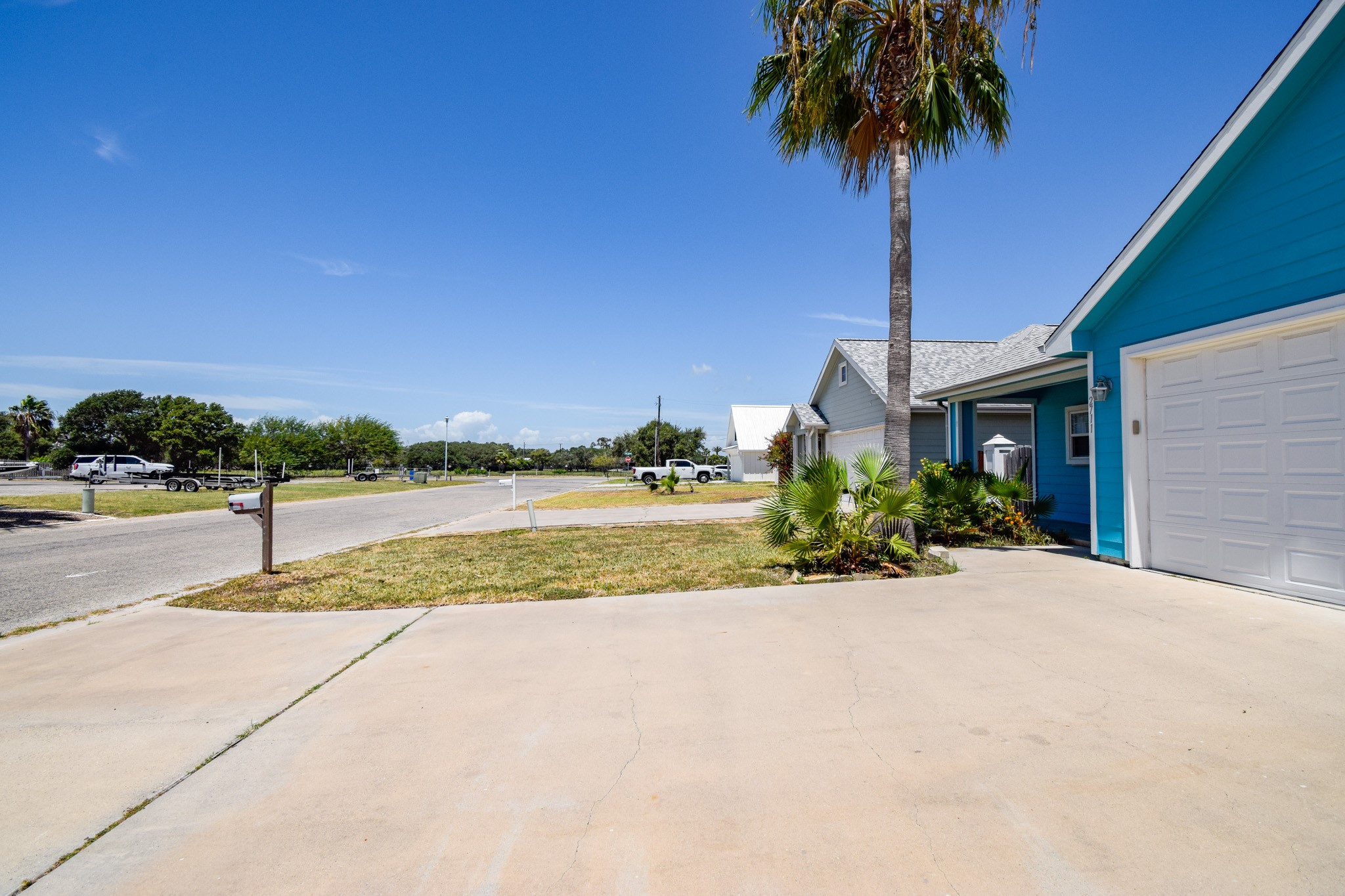 2711 Lakeview Drive Property Photo 6