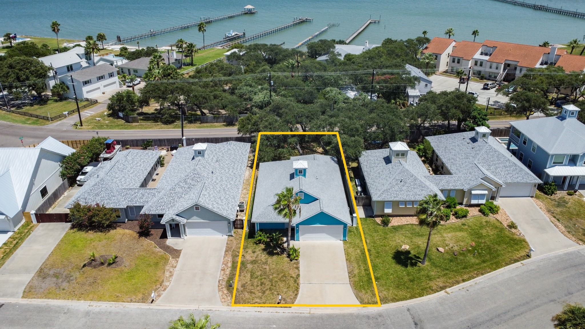 2711 Lakeview Drive Property Photo 8