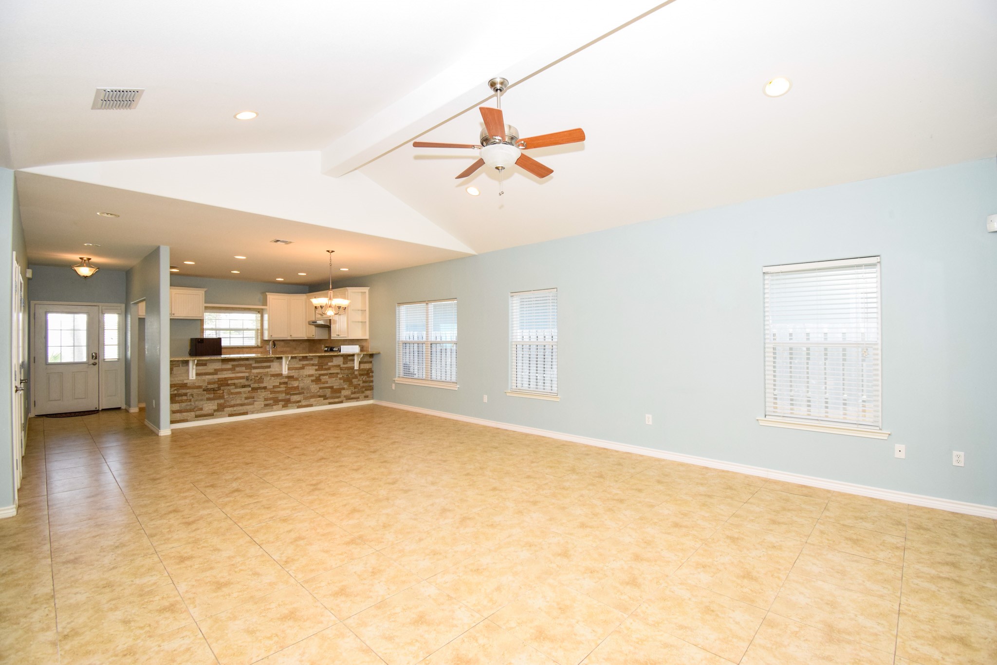 2711 Lakeview Drive Property Photo 11