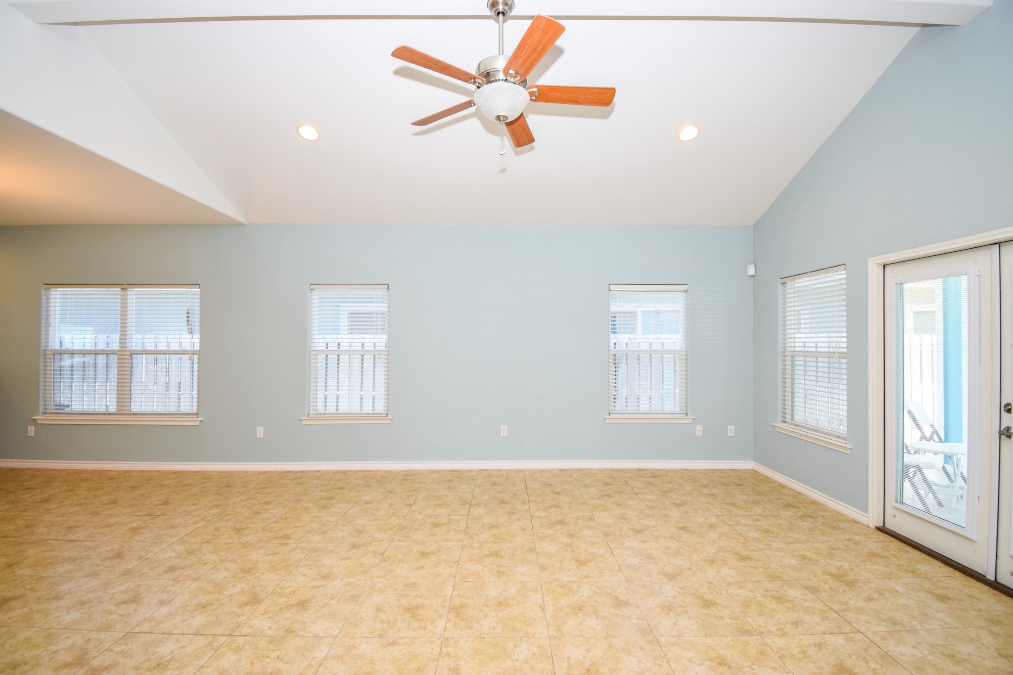 2711 Lakeview Drive Property Photo 13